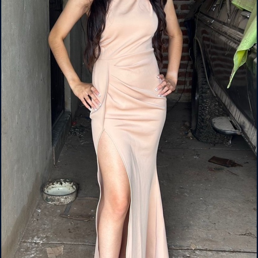 Elegant Sleeveless Cream Dress